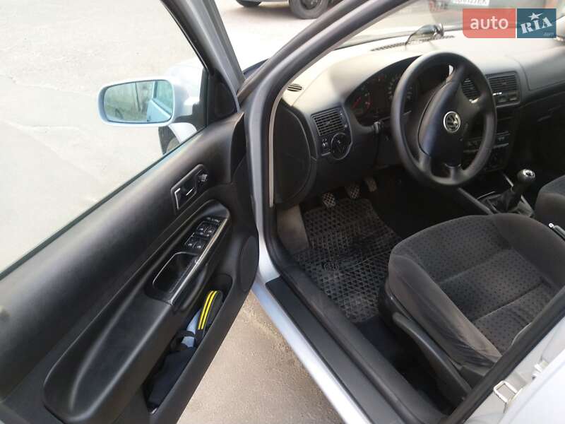 Универсал Volkswagen Golf 2000 в Чернигове