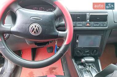 Хетчбек Volkswagen Golf 1999 в 