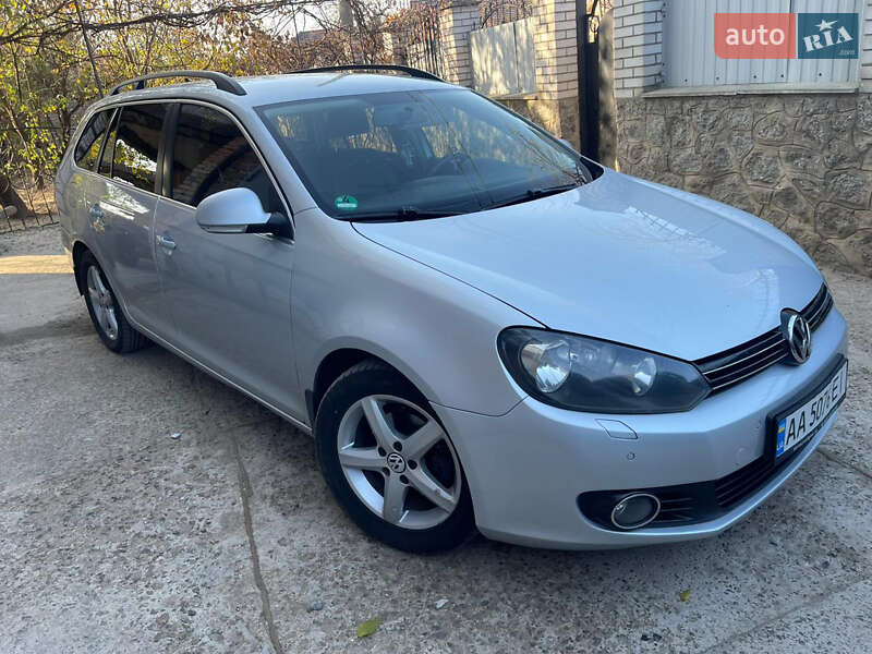 Універсал Volkswagen Golf 2012 в Києві