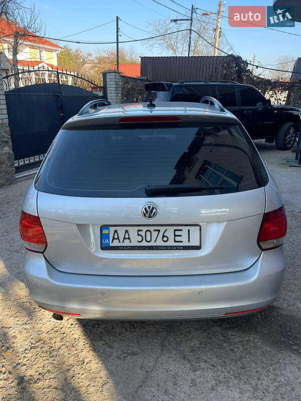 Універсал Volkswagen Golf 2012 в Києві