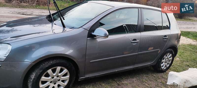 Хэтчбек Volkswagen Golf 2007 в Сновске