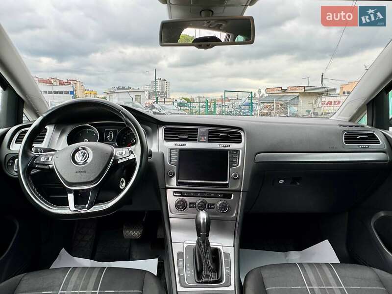 Универсал Volkswagen Golf 2016 в Львове