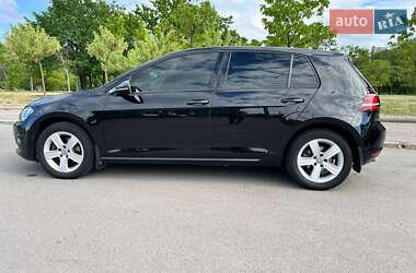 Хетчбек Volkswagen Golf 2016 в 