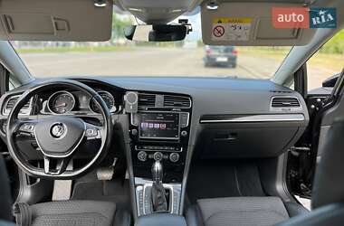 Хетчбек Volkswagen Golf 2016 в 