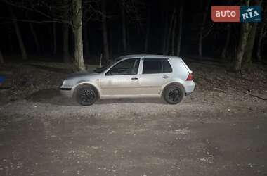Хетчбек Volkswagen Golf 2003 в Красилові