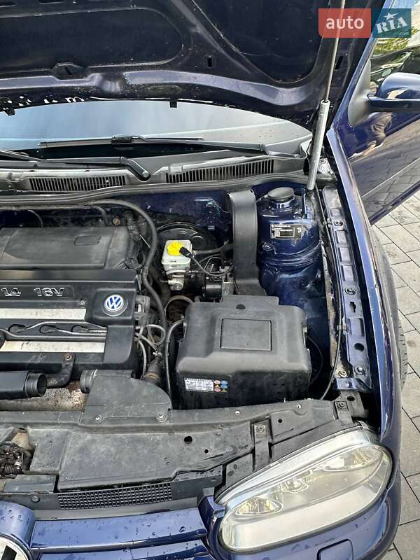 Хэтчбек Volkswagen Golf 2001 в Куликове