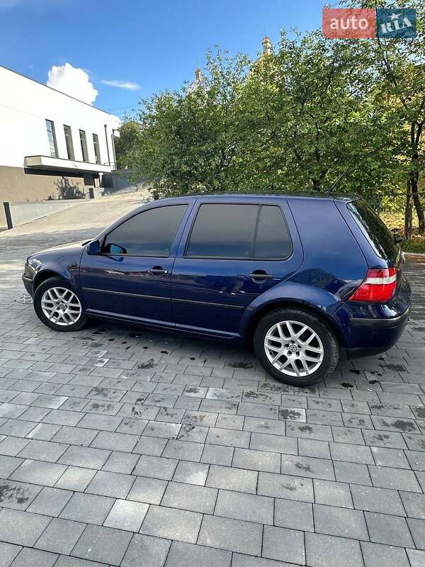 Хэтчбек Volkswagen Golf 2001 в Куликове