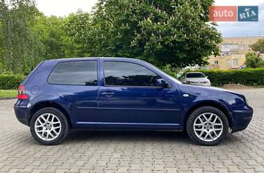 Хэтчбек Volkswagen Golf 2002 в 