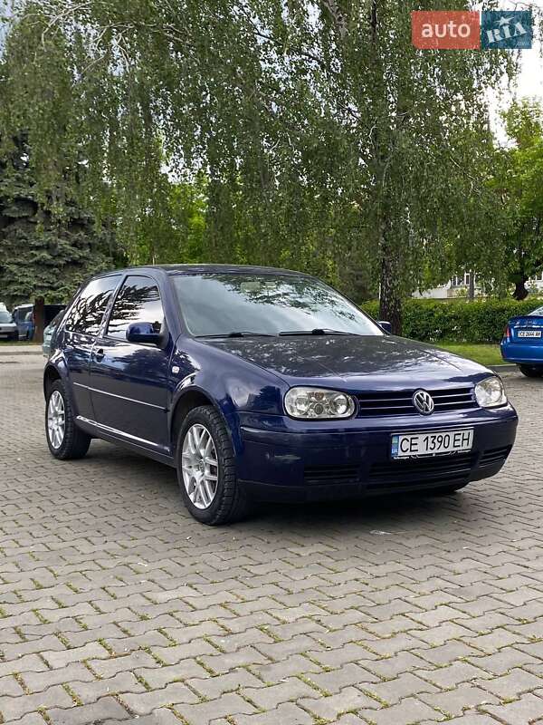 Хэтчбек Volkswagen Golf 2002 в 