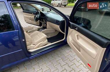 Хэтчбек Volkswagen Golf 2002 в 