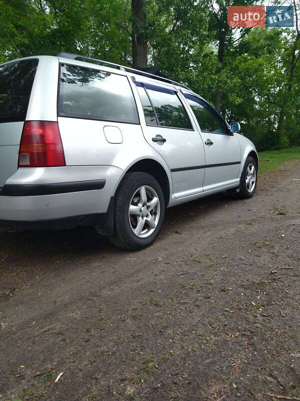 Универсал Volkswagen Golf 2000 в Добросине