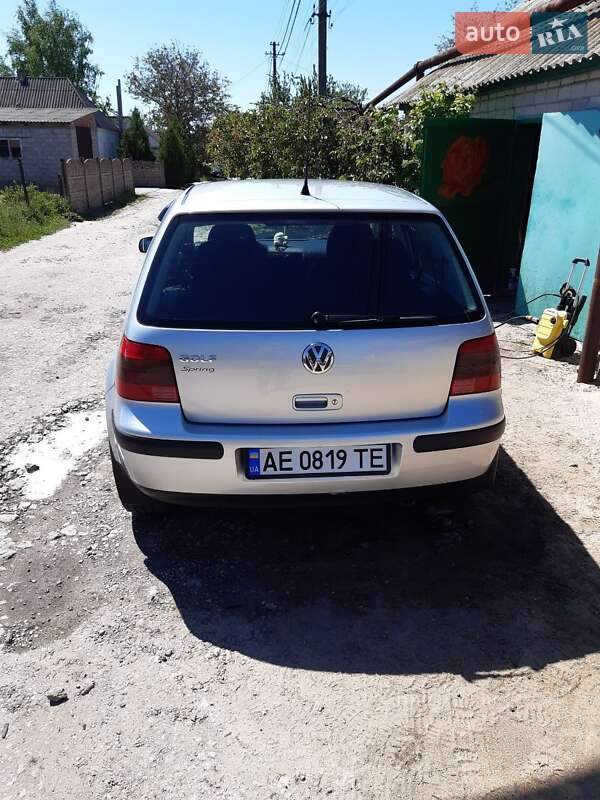 Хэтчбек Volkswagen Golf 2002 в Днепре