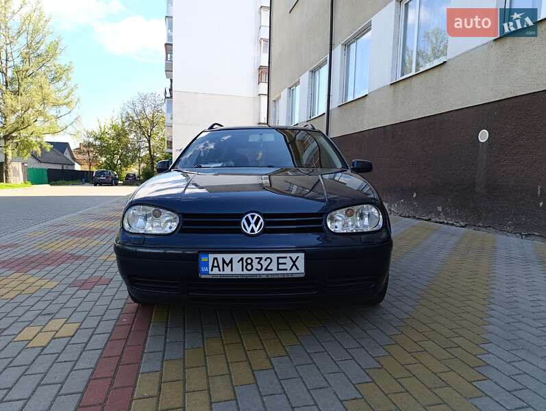 Универсал Volkswagen Golf 2004 в Звягеле