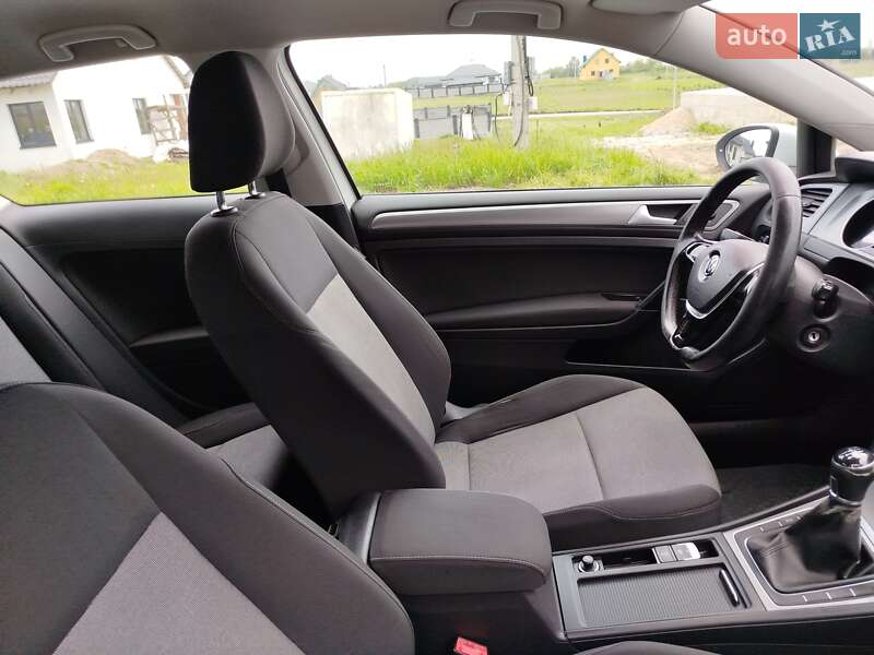 Хетчбек Volkswagen Golf 2014 в Рівному