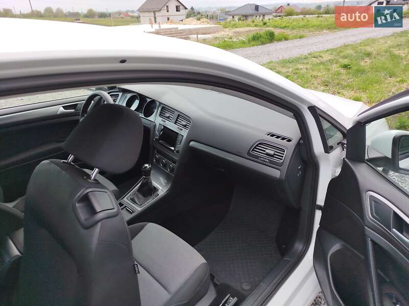 Хетчбек Volkswagen Golf 2014 в Рівному