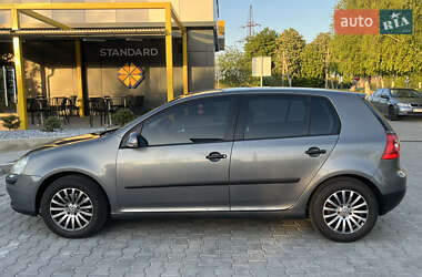 Хетчбек Volkswagen Golf 2004 в Миргороді