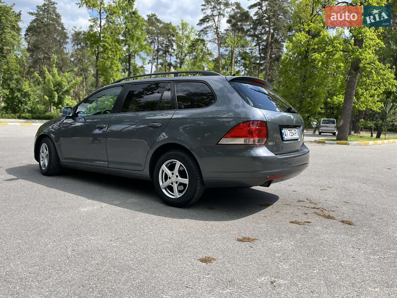 Универсал Volkswagen Golf 2011 в Буче