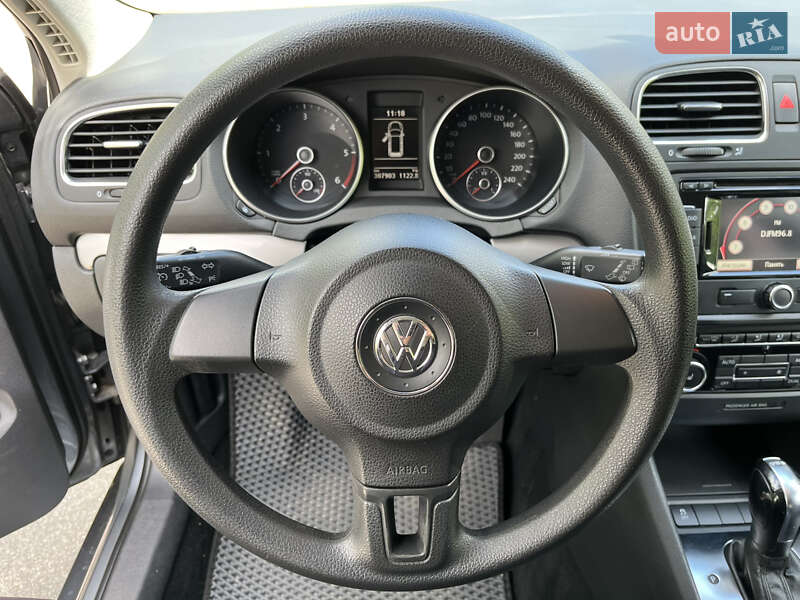 Универсал Volkswagen Golf 2011 в Буче