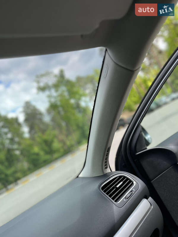 Универсал Volkswagen Golf 2011 в Буче