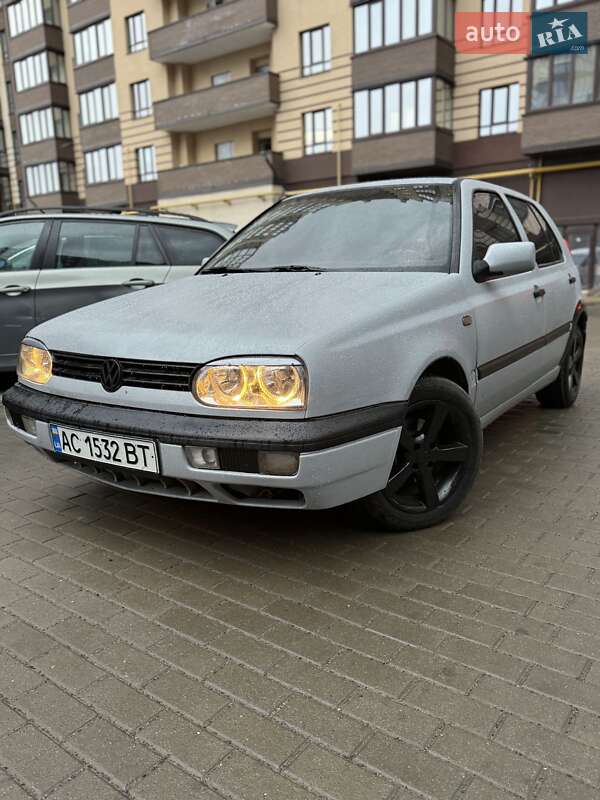 Хэтчбек Volkswagen Golf 1996 в 