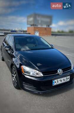 Хэтчбек Volkswagen Golf 2015 в Киеве