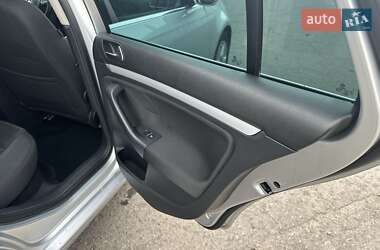 Універсал Volkswagen Golf 2010 в 