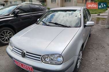 Хэтчбек Volkswagen Golf 2002 в Сумах