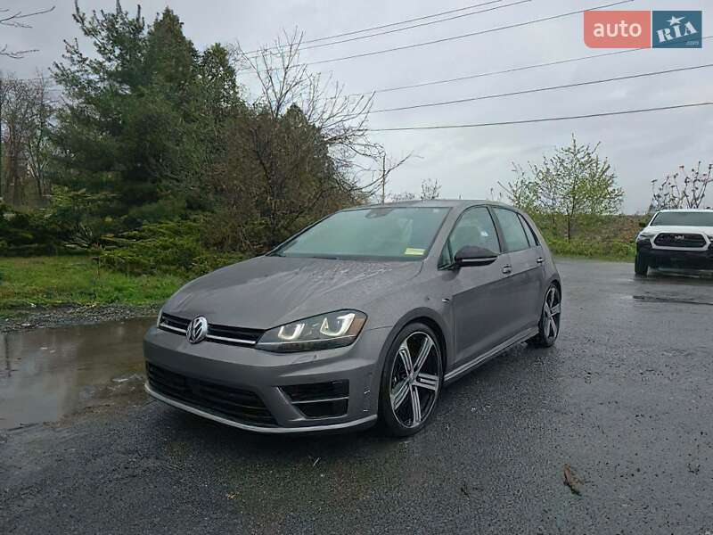 Хетчбек Volkswagen Golf 2016 в 