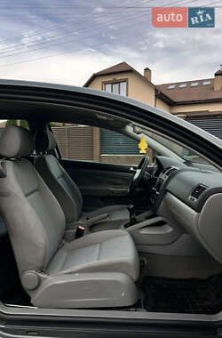 Хэтчбек Volkswagen Golf 2004 в 
