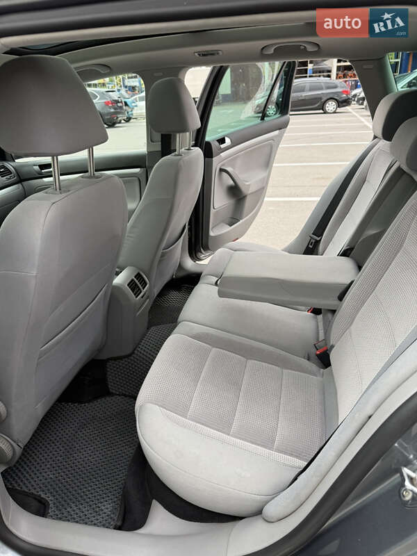 Универсал Volkswagen Golf 2009 в Виннице