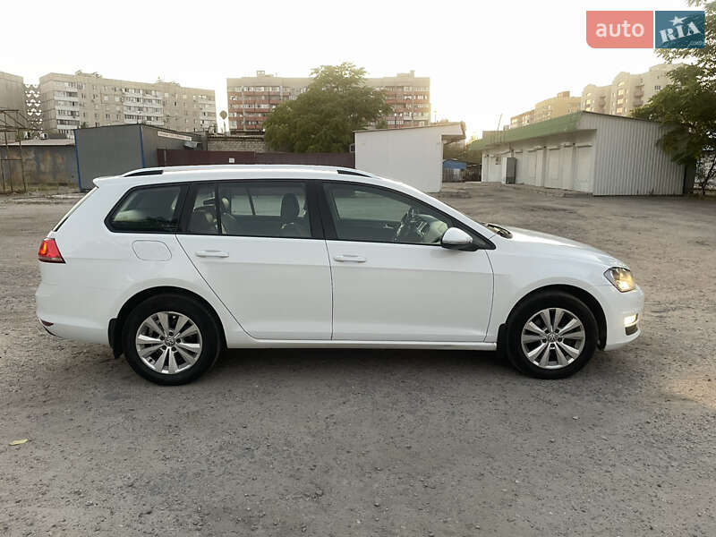 Универсал Volkswagen Golf 2013 в 