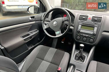 Хэтчбек Volkswagen Golf 2008 в 