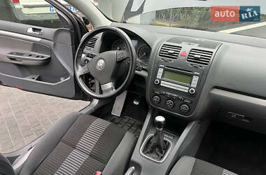Хэтчбек Volkswagen Golf 2008 в 