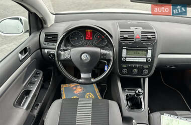 Хетчбек Volkswagen Golf 2008 в 