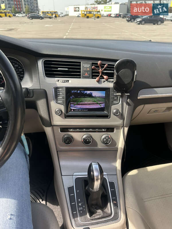 Хэтчбек Volkswagen Golf 2014 в Киеве