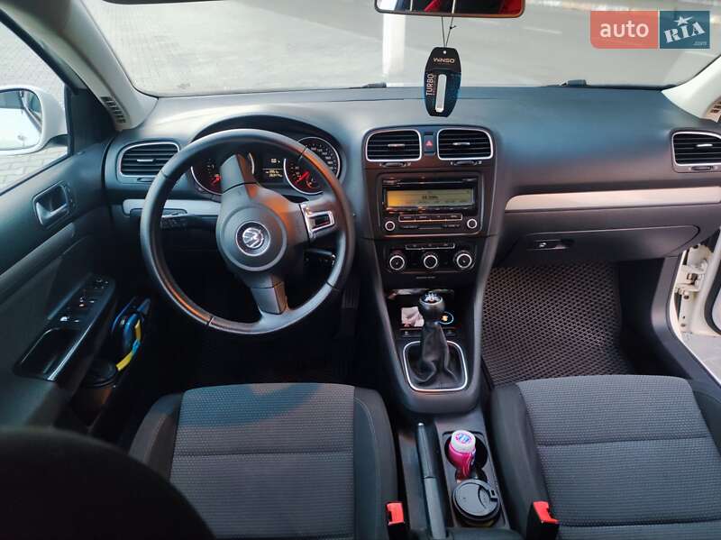 Универсал Volkswagen Golf 2010 в Киеве