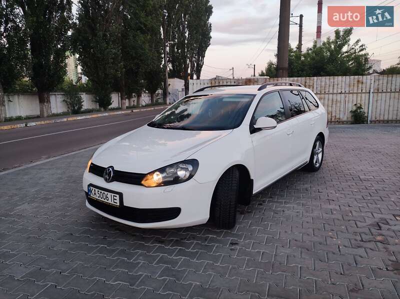 Универсал Volkswagen Golf 2010 в Киеве