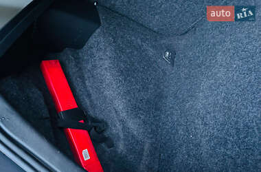 Хетчбек Volkswagen Golf 2009 в 