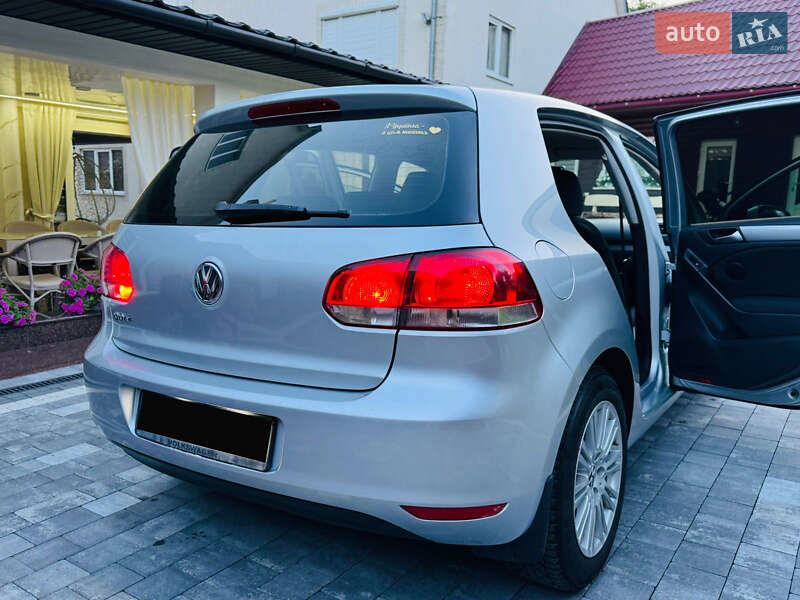 Хетчбек Volkswagen Golf 2009 в 