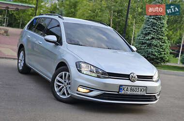 Универсал Volkswagen Golf 2020 в Киеве