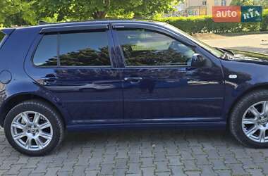 Хэтчбек Volkswagen Golf 2000 в 