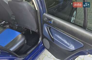 Хэтчбек Volkswagen Golf 2000 в 