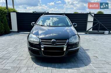 Універсал Volkswagen Golf 2009 в Чернівцях