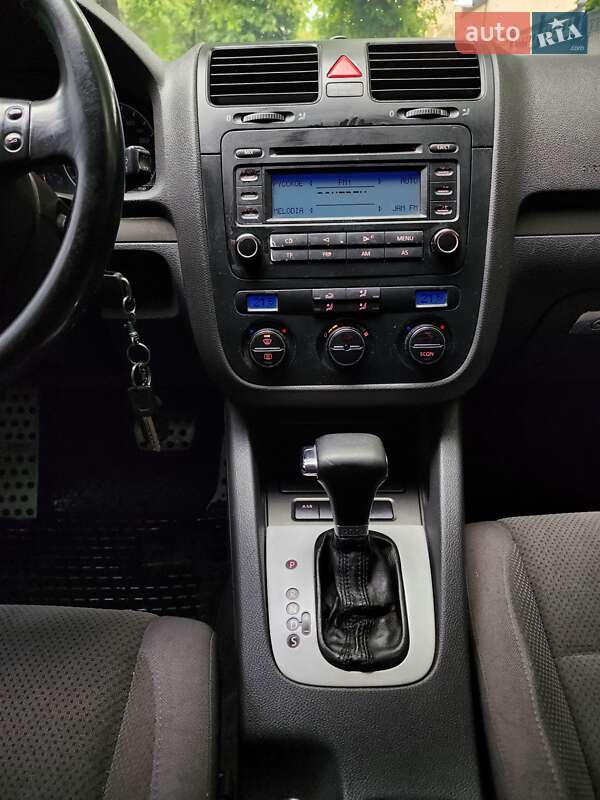 Хетчбек Volkswagen Golf 2005 в Харкові