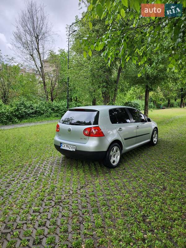 Хетчбек Volkswagen Golf 2005 в Харкові