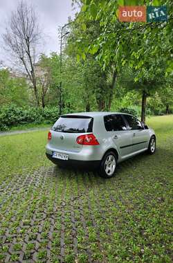 Хэтчбек Volkswagen Golf 2005 в 