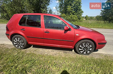Хэтчбек Volkswagen Golf 2001 в 