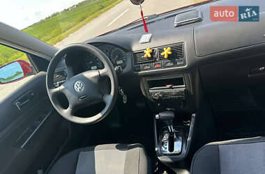 Хэтчбек Volkswagen Golf 2001 в 