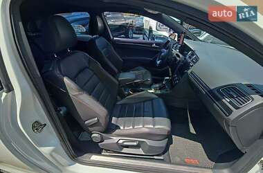 Хэтчбек Volkswagen Golf 2015 в 