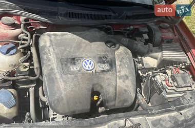 Хэтчбек Volkswagen Golf 2001 в 